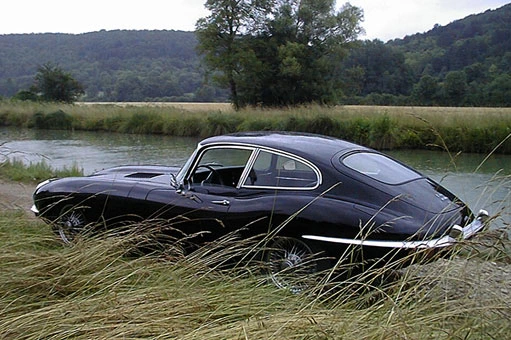 Jaguar E type restoring